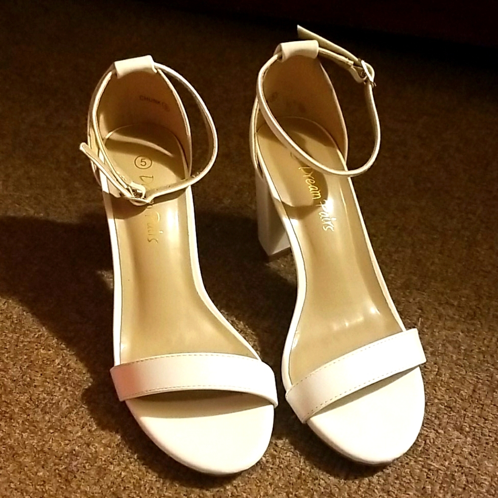NWT Dream Pairs Chunky heels